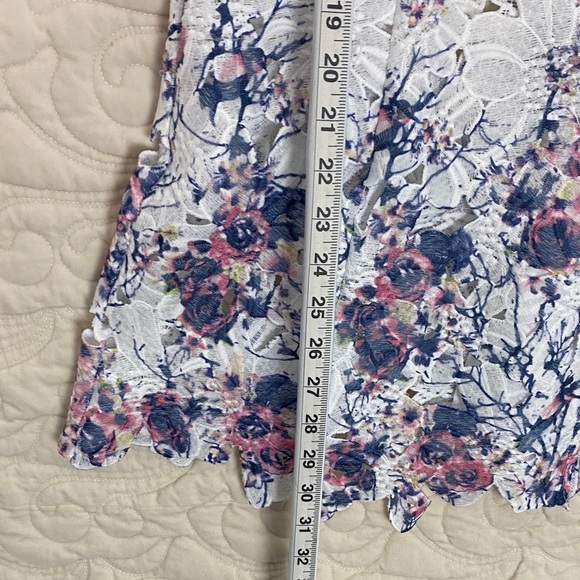 Peter Nygard White and Purple Floral Lace Blouse Set - Picture 12 of 15